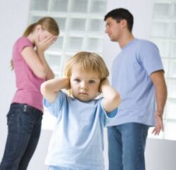 Стресс в семье может вызывать у ребенка задержку развития